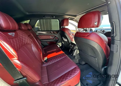 2019 Bentley Bentayga z USA, uszkodzony, nr VIN SJAAM2ZV1KC026676